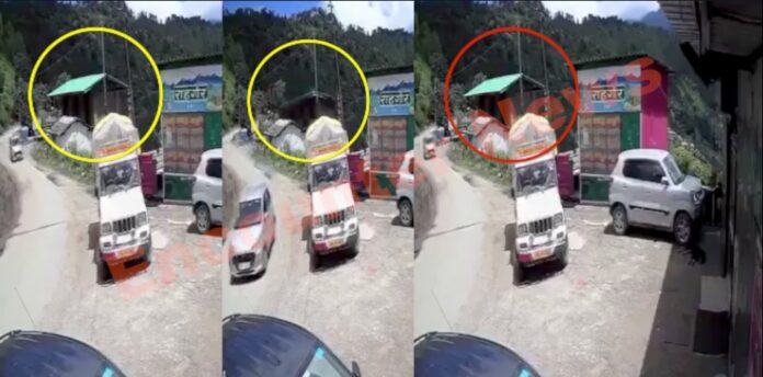 3 मंजिला मकान गिरने से मां-बेटी की मौत, 2 बच्चियां घायल, देखें CCTV