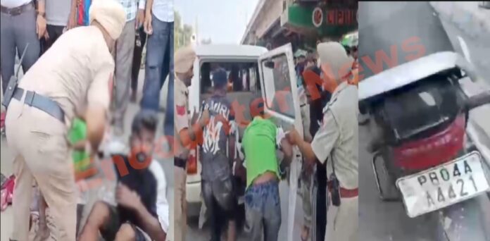 Punjab News: फोन छीनकर भाग रहे 3 काबू, लोगों ने जमकर की धुनाई, देखें वीडियो