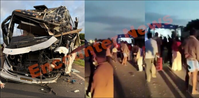 ct हाईवे पर सवारियों से भरी पलटी बस, 3 की मौत, कई घायल, देखें वीडियो हाईवे पर सवारियों से भरी पलटी बस, 3 की मौत, कई घायल, देखें वीडियो