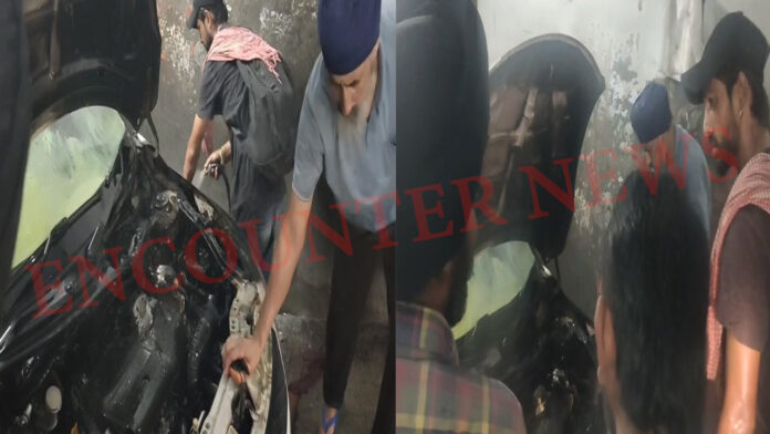 Jalandhar News: चलती कार में आग लगने से मचा हड़कंप, देखें वीडियो