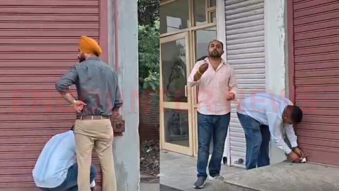 Jalandhar News: दुकान में एक्साइज टीम की रेड, किया फ्रिज, भारी मात्रा में शराब बरामद, देखें वीडियो
