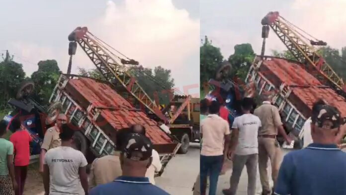 दर्दनाक हादसाः स्वतंत्रता दिवस पर पलटी ट्रैक्टर-ट्राली, 4 की मौत, देखें वीडियो