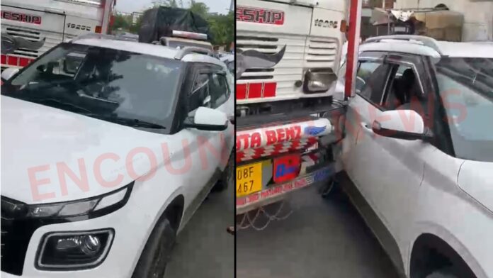 Jalandhar News: मेन चौक पर पेट्रोल टैंकर और कार की टक्कर, वाहन क्षतिग्रस्त, देखें वीडियो