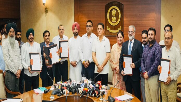 सोलर लाइटों से रोशन होंगे पंजाब के गांव, अमन अरोड़ा ने किया ऐलान