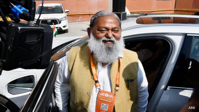 ऊर्जा मंत्री Anil Vij ने सुनी अनुबंधित विद्युत व नगरपालिका कर्मियों की मांगें