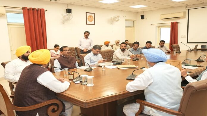 शिक्षक शिक्षा व्यवस्था की रीढ़ हैं और अच्छे वेतन के हकदार हैं: CM Mann