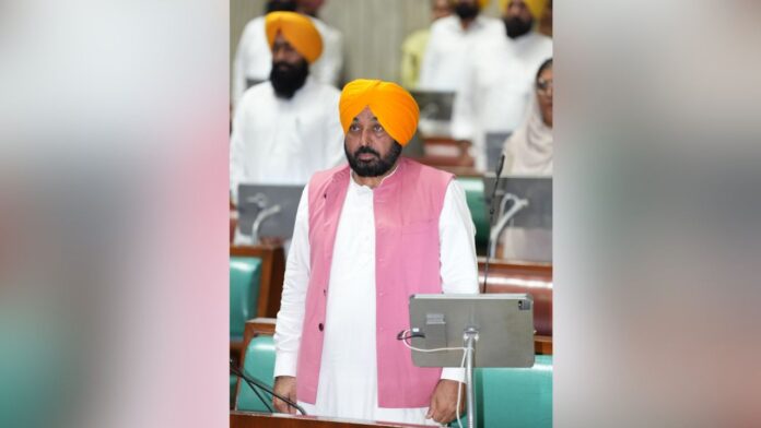 CM Mann के नेतृत्व में पंजाब विधानसभा ने दिवंगत आत्माओं को अर्पित की श्रद्धांजलि