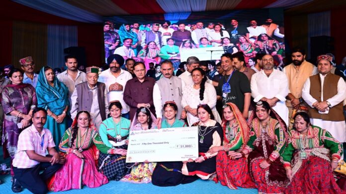 मुख्यमंत्री ने अंतरराष्ट्रीय मिंजर मेले की अंतिम सांस्कृतिक संध्या की अध्यक्षता की