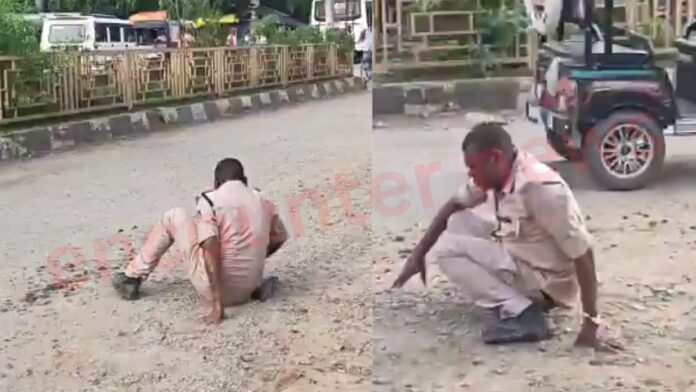 सड़क पर लड़खड़ता दिखा पुलिस कर्मी, SSP का आया बयान