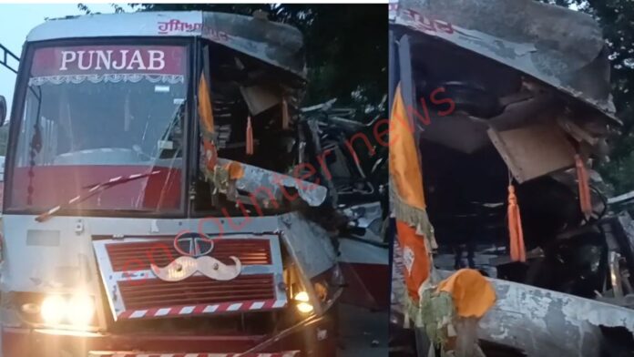 Punjab News: सवारियों से भरी बस की टिप्पर से टक्कर, उड़े परखच्चे, कई घायल, देखें वीडियो