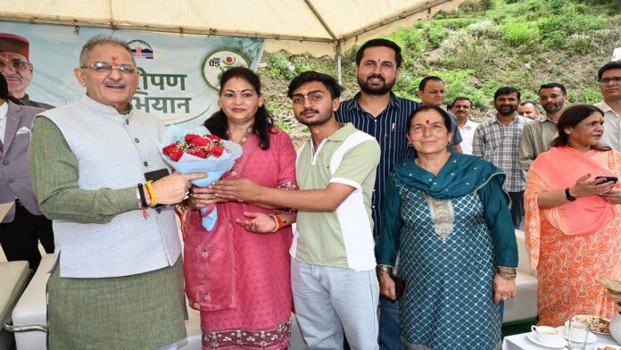 राज्यपाल ने शुराला में पौधारोपण कार्यक्रम का शुभारम्भ किया