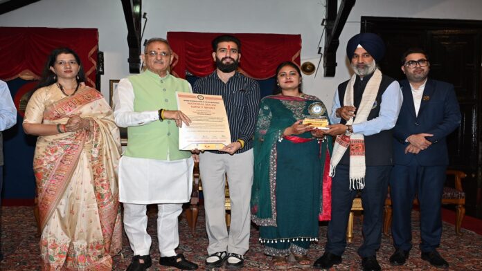 राज्यपाल ने स्वैच्छिक रक्तदान को जन-आंदोलन बनाने का किया आह्वान