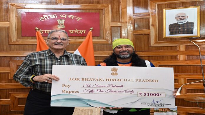 अंतरराष्ट्रीय ख्याति प्राप्त साइक्लिस्ट सोमेन देबनाथ ने राज्यपाल से भेंट की