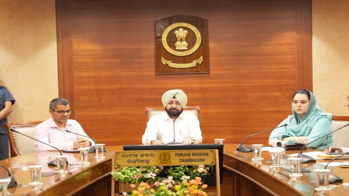 हरदीप सिंह मुंडियां ने जल आपूर्ति एवं स्वच्छता विभाग के 52 नव-नियुक्त कर्मचारियों को नियुक्ति पत्र सौंपे