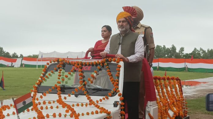 कैबिनेट मंत्री लाल चंद कटारूचक्क ने फहराया राष्ट्रीय ध्वज