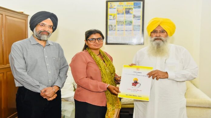गुरमीत सिंह खुड्डियां ने पशुपालन विभाग में चार नवनियुक्त उम्मीदवारों को सौंपे नियुक्ति पत्र
