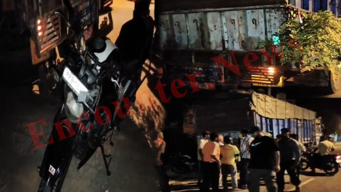Jalandhar News:  सड़क किनारे खड़े ट्रक से टकाराई बाइक, युवक गंभीर घायल, देखें वीडियो