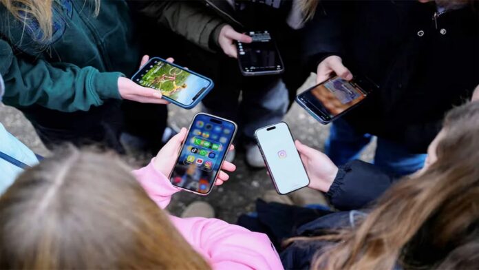 Teenagers को कैसे खराब कर रहा Meta, पूर्व इंजीनियरिंग डायरेक्टर के सवालों पर बढ़ा विवाद