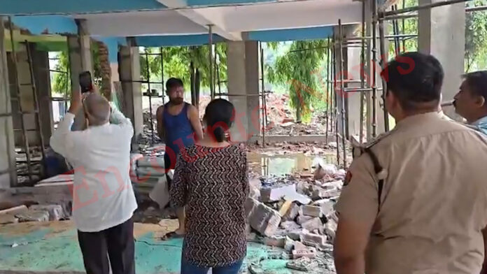 बड़ा हादसाः स्कूल की दीवार गिरने से 2 की मौत, देखें वीडियो