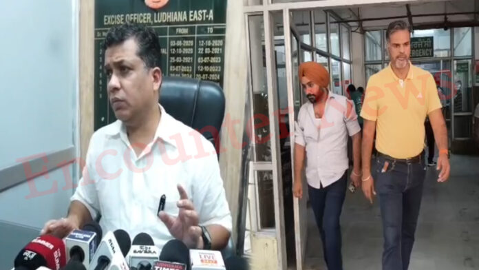 Punjab News: व्यक्ति ने दफ्तर में घुसकर एडिशनल कमिश्नर से की मारपीट, फाड़ी कमीज, तोड़ा फोन और चश्मा, देखें वीडियो