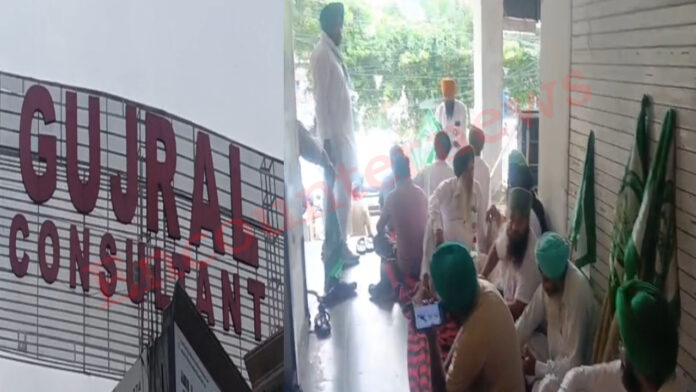 Jalandhar News: Gujral Immigration के बाहर किसानों का धरना, 11.5 लाख रुपये को लेकर विवाद, देखें वीडियो