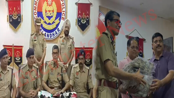 Jalandhar News: लाखों की लूट की सुलझी गुत्थी, आरोपियों की टूटी टांगे, CP ने किए अहम खुलासे, देखें वीडियो
