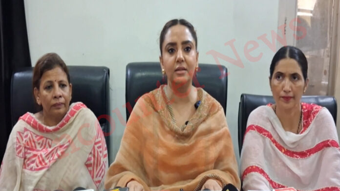 Punjab News: निजी आरोपों पर विपक्ष पर भड़की महिला विंग प्रधान, कहा- झूठे आरोपों का अदालत में देना होगा जवाब, देखें वीडियो