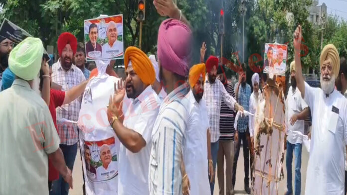 Jalandhar News: अकाली दल ने कांग्रेस के हुड्डा परिवार और सज्जन कुमार का पुतला फूंककर किया प्रदर्शन, देखें वीडियो