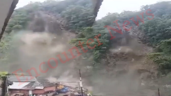 पहाड़ों में हुई लैंडस्लाइड, लोगों को सतर्क रहने की सलाह, देखें वीडियो