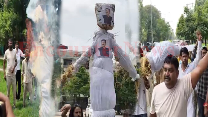तेज हुआ सफाई कर्मचारियों का संघर्ष, मंत्री पुतला फूंककर निकाली शव यात्रा, देखें वीडियो