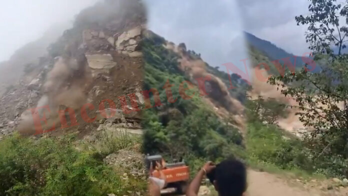 भीषण Landslide से 200 मीटर सड़क हुई गायब, देखें दिल दहलाने वाली वीडियो