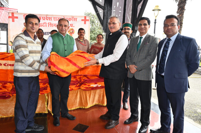 राज्यपाल ने IGMC शिमला के शिशु वार्ड के लिए कंबल भेंट किए