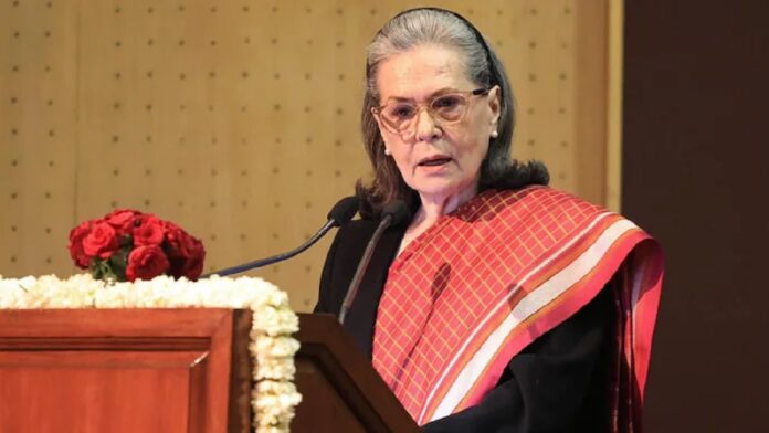 बीजेपी नेता ने Sonia Gandhi के खिलाफ दर्ज करवाई शिकायत, वंदे मातरम् से जुड़ा है मामला