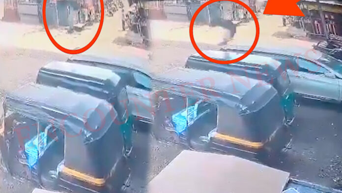 रील बनाने के क्रेज पड़ा भारी, 40 फीट ऊंचे रेलवे ओवरब्रिज से गिरा युवक, देखें CCTV