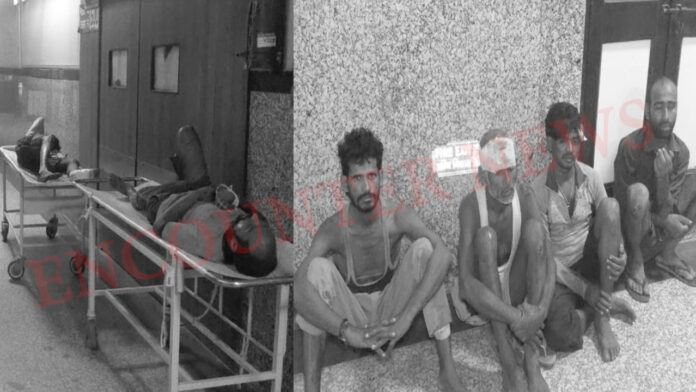 हाईवे पर पलटी ट्रैक्टर-ट्रॉली पलटी, 8 घायल, 3 की हालत गंभीर, देखें वीडियो
