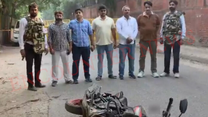 नाबालिग युवती का गैंगरेप, पुलिसकर्मी बनकर आए थे तीन आरोपी, मुठभेड़ में एक काबू, देखें वीडियो