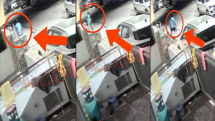 चंद सेकेंड में घर में घुसकर साइकिल की चोरी, देखें CCTV