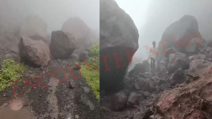 Landslide से Raghuvir Ghat बंद, 15-20 गांवों का टूटा संपर्क, छात्रों सहित लोग परेशान, देखें वीडियो