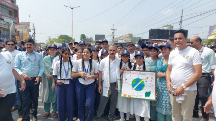 जेन-जी के बीच छाए मुख्यमंत्री सुक्खू, युवाओं ने सराहा सहज अंदाज