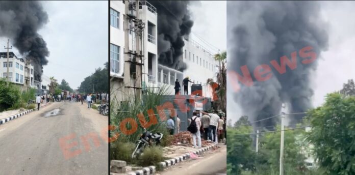 Chemical Factory में लगी भीषण आग, आसमान में छाया धुएं का गुब्बार, देखें वीडियो