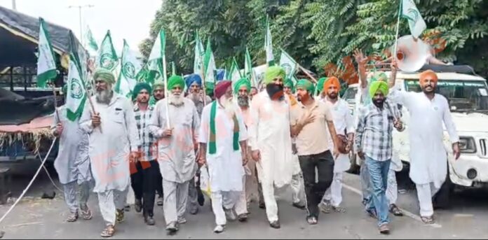 MSP की कानूनी गारंटी और कर्ज माफी को लेकर किसानों का दूसरे दिन भी आंदोलन जारी, देखें वीडियो