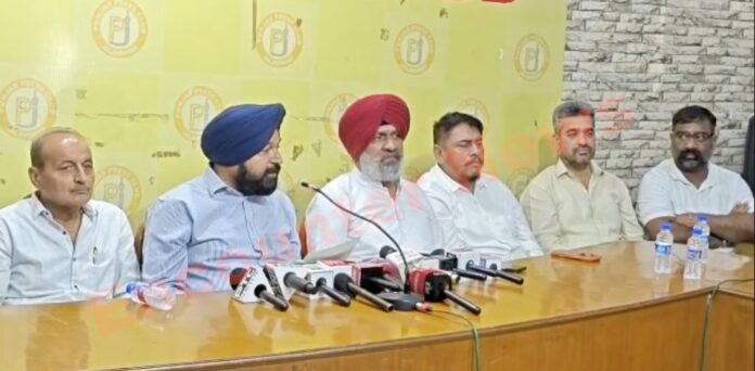 Jalandhar News: BJP के खिलाफ कांग्रेस ने खोला मोर्चा, शुरू करेंगी आंदोलन, देखें वीडियो