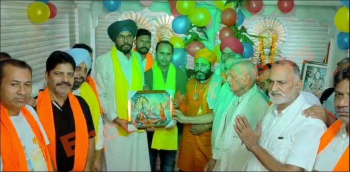b News: जन्माष्टमी पर विभिन्न मंदिरों में विधायक धालीवाल ने पूजा-अर्चना, देखें वीडियो Punjab News: जन्माष्टमी पर विभिन्न मंदिरों में विधायक धालीवाल ने पूजा-अर्चना, देखें वीडियो