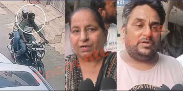 दिन दहाड़े महिला का पर्स छीनकर स्नेचर फरार, देखें वीडियो