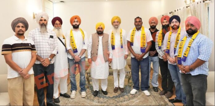 Punjab News: पूर्व MLA ब्रह्मपुरा को CM Mann किया AAP में शामिल