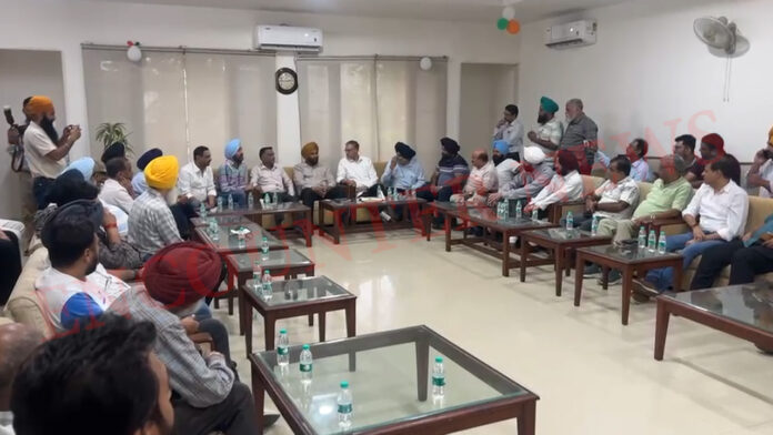 Punjab News: चीफ जगदेव सिंह ने उद्योगपतियों की बुलाई बैठक, कहा- अब कोई बिजली कट नहीं लगेगा, देखें वीडियो