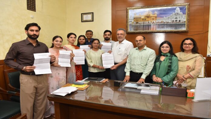 Dr. Balbir Singh ने छ: नवनियुक्त खाद्य सुरक्षा अधिकारियों को सौंपे नियुक्ति पत्र