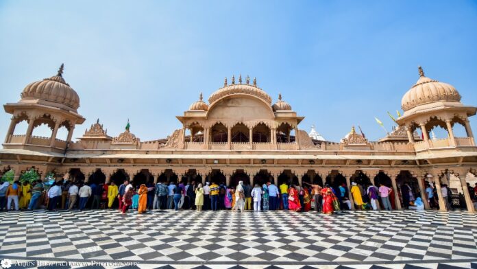 Radha Ashtami पर बरसाना में शुरु हुई तैयारियां, श्रद्धालुओं की सुरक्षा के लिए प्रशासन ने किए कड़े इंतजाम