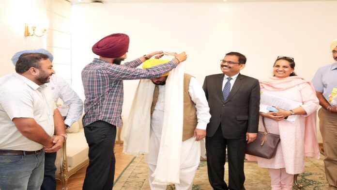मुख्यमंत्री भगवंत सिंह मान के साथ बैठक के बाद पटवार यूनियन ने अपनी हड़ताल वापस ली