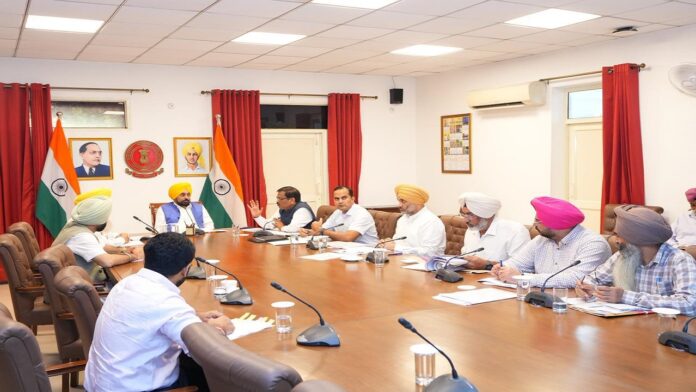 CM Mann ने पराली जलाने को रोकने के लिए व्यापक जागरूकता अभियान किया शुरु
